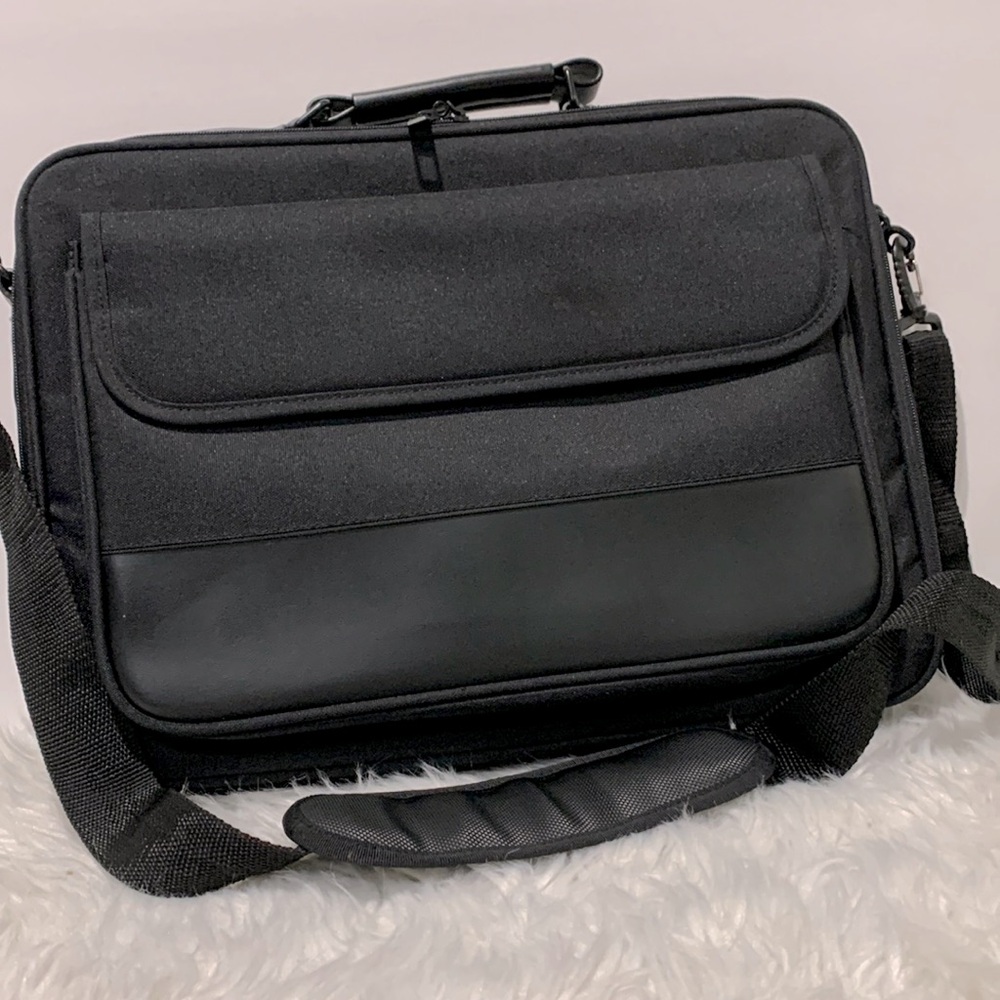 🟢3 for $20—-TARGUS Black Laptop Bag for Men